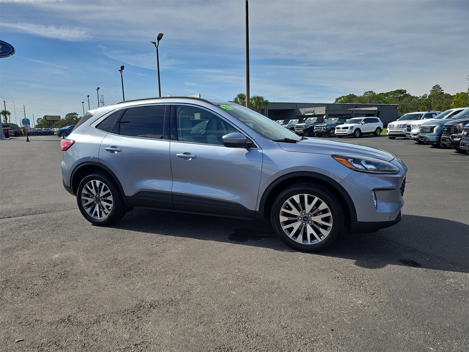 2022 Ford Escape Titanium photo 2