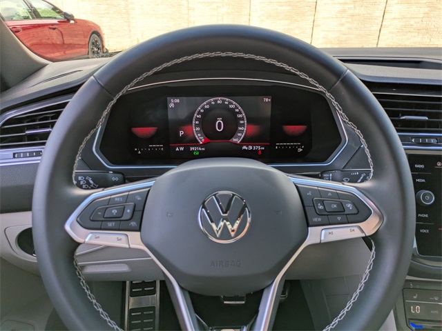 2023 Volkswagen Tiguan SE R-Line Black photo 28