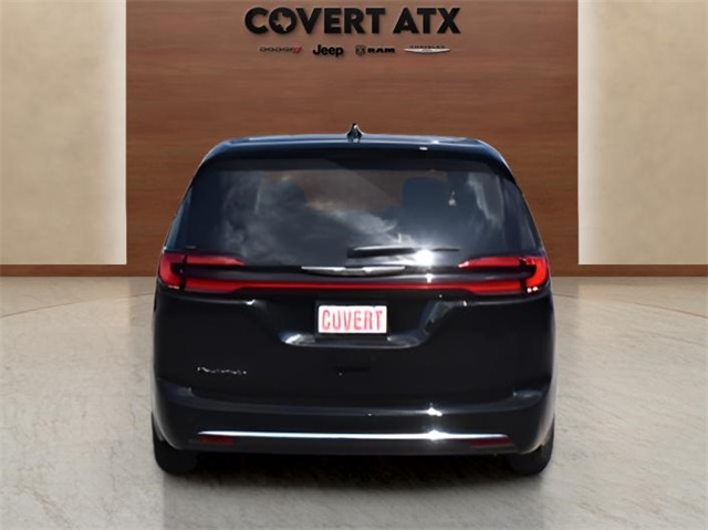2025 Chrysler Pacifica photo 3