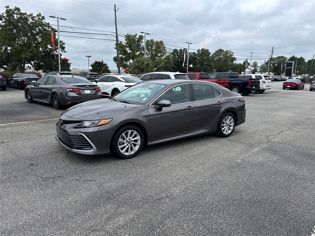 2021 Toyota Camry LE photo 6