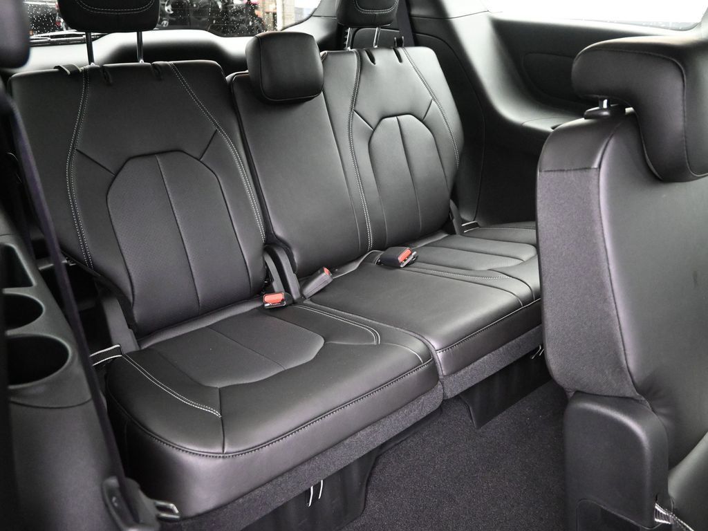 2026 Chrysler Pacifica photo 8