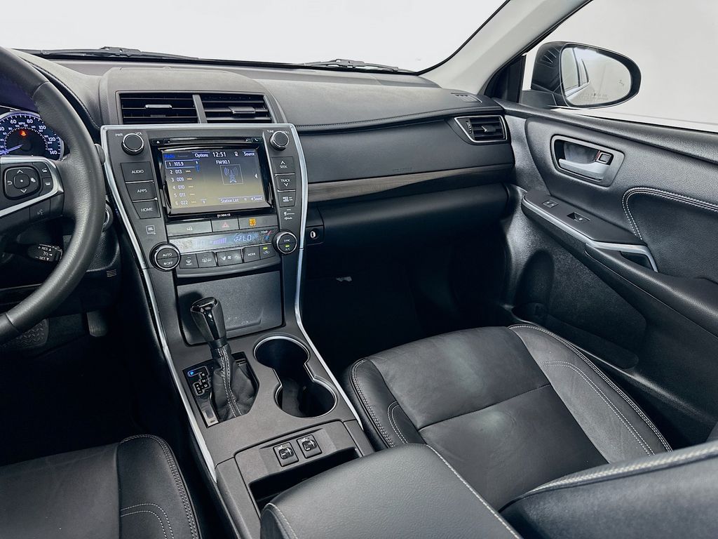 2017 Toyota Camry XLE photo 21