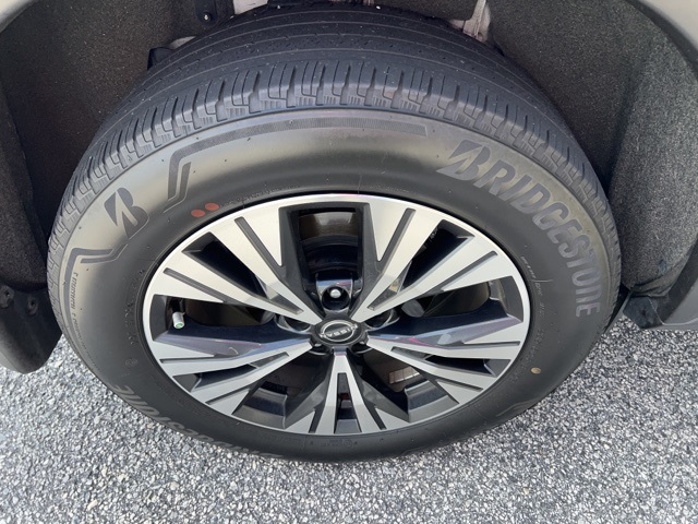 2023 Nissan Rogue SV photo 4