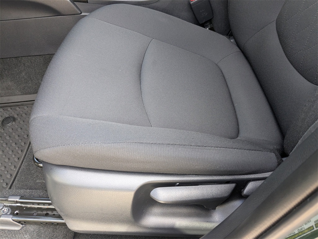 2022 Toyota Corolla Cross LE photo 16