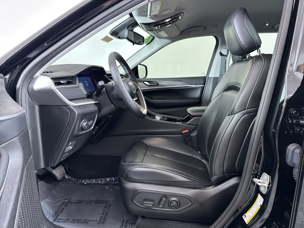 2023 Jeep Grand Cherokee Limited photo 3