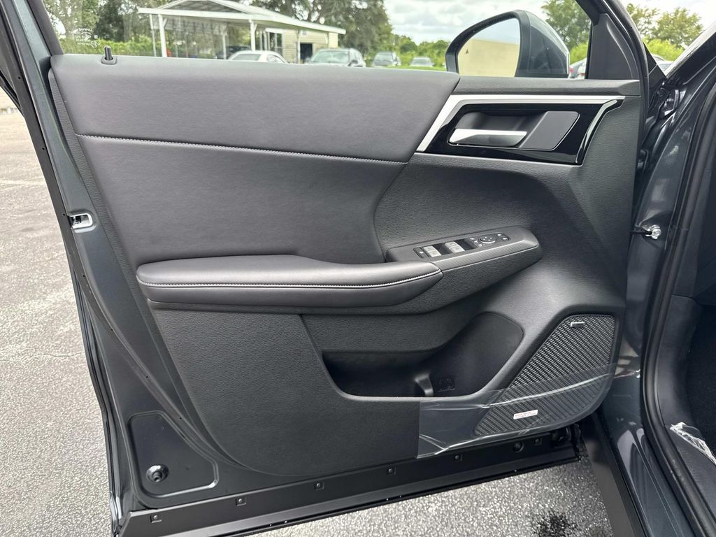 2025 Mitsubishi Outlander SE photo 17
