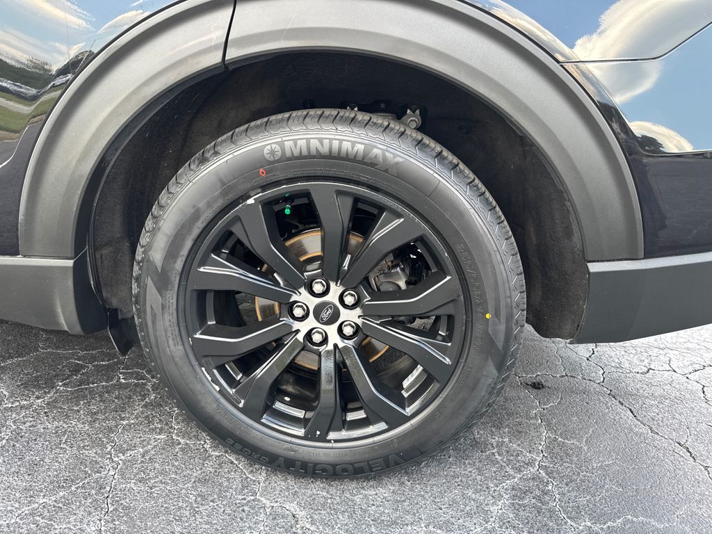 2021 Ford Explorer ST photo 18