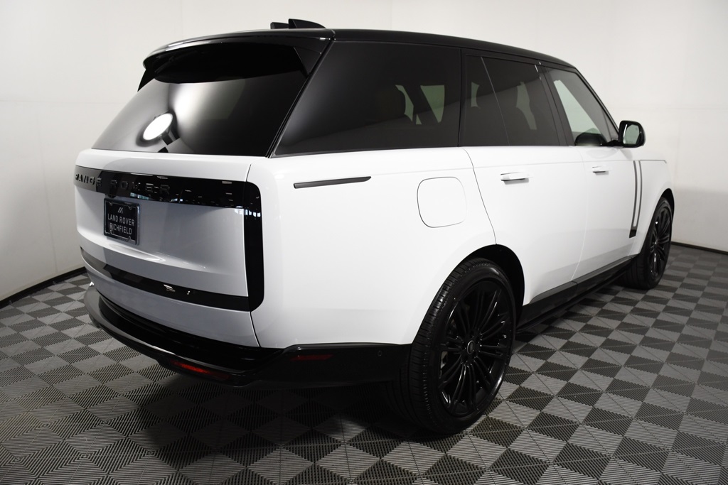 2025 Land Rover Range Rover SE photo 4