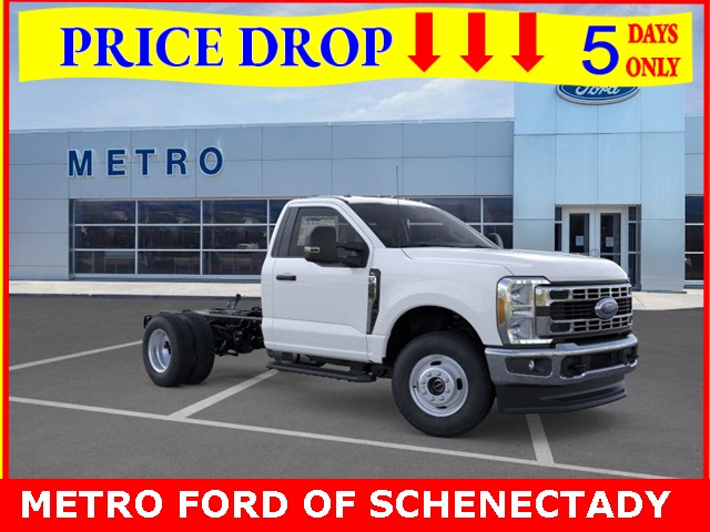 2025 Ford F-350 Super Duty Chassis Cab XL's photo