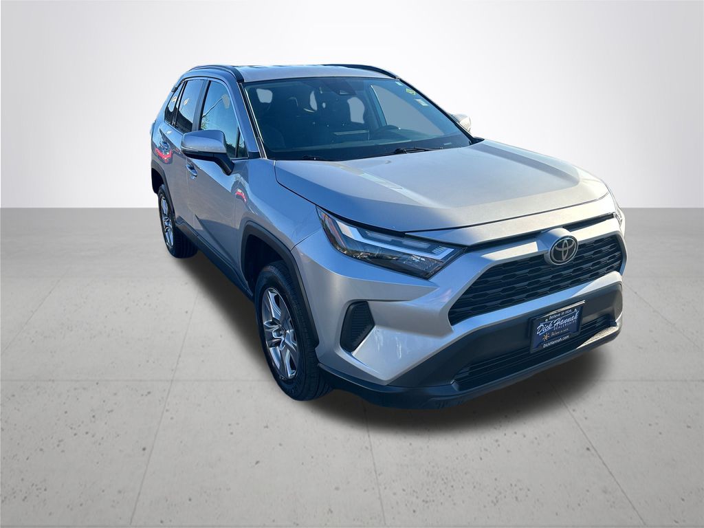 2023 Toyota RAV4 XLE photo 4