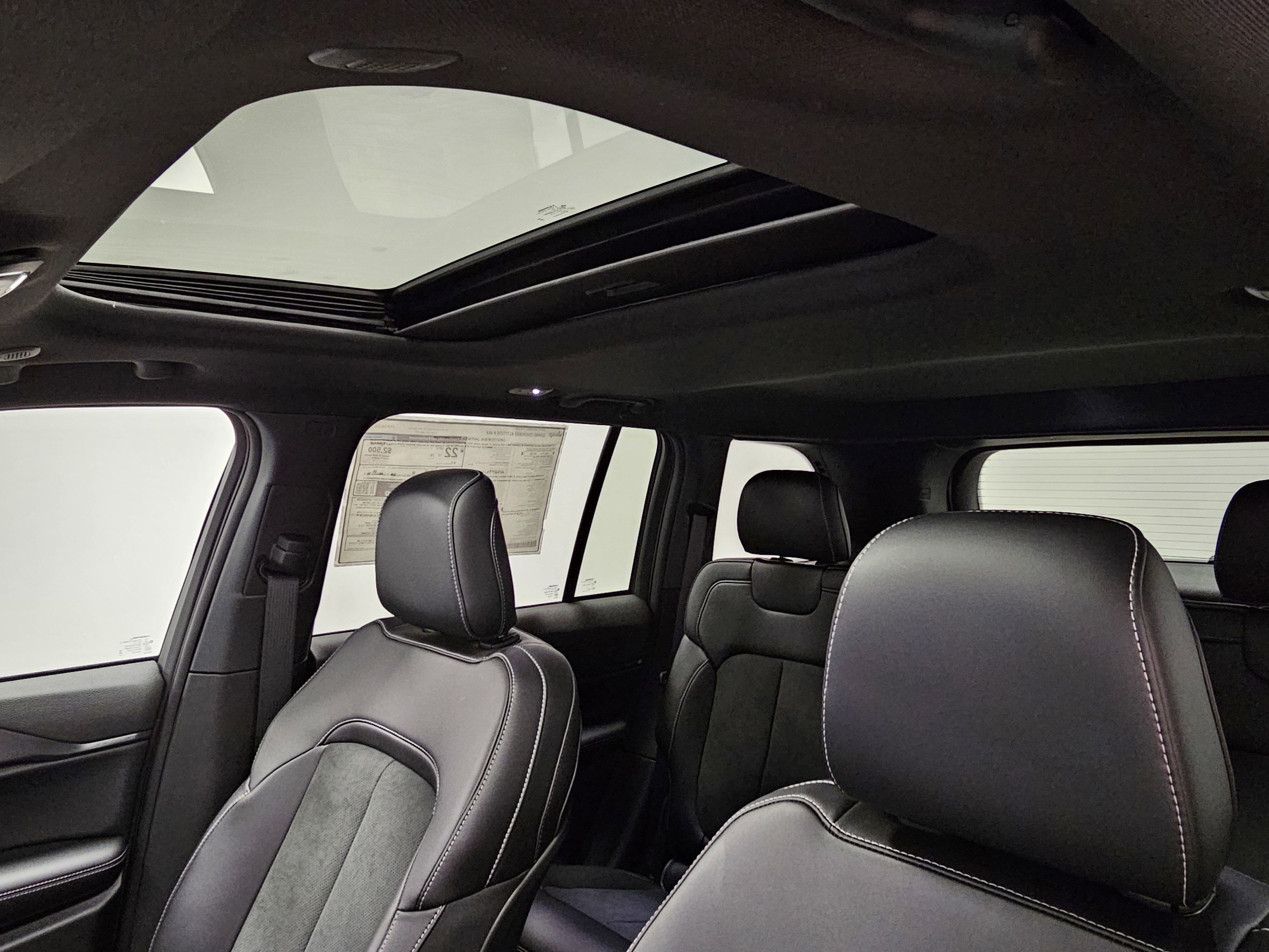 2025 Jeep Grand Cherokee Altitude X photo 2
