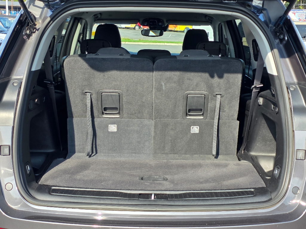 2023 Jeep Grand Cherokee Laredo photo 4