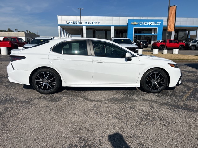 2024 Toyota Camry SE photo 2