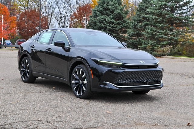 2026 Toyota Crown Platinum's photo