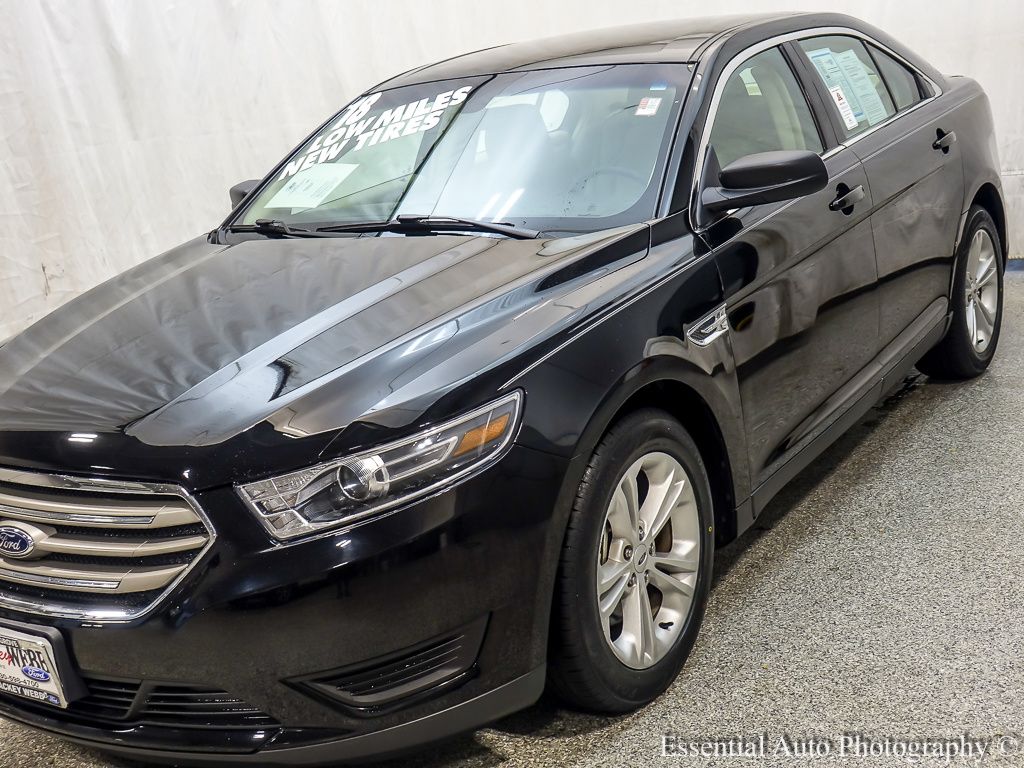 2018 Ford Taurus SE photo 3