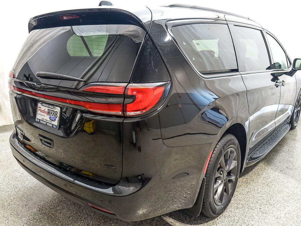 2021 Chrysler Pacifica Touring L photo 7