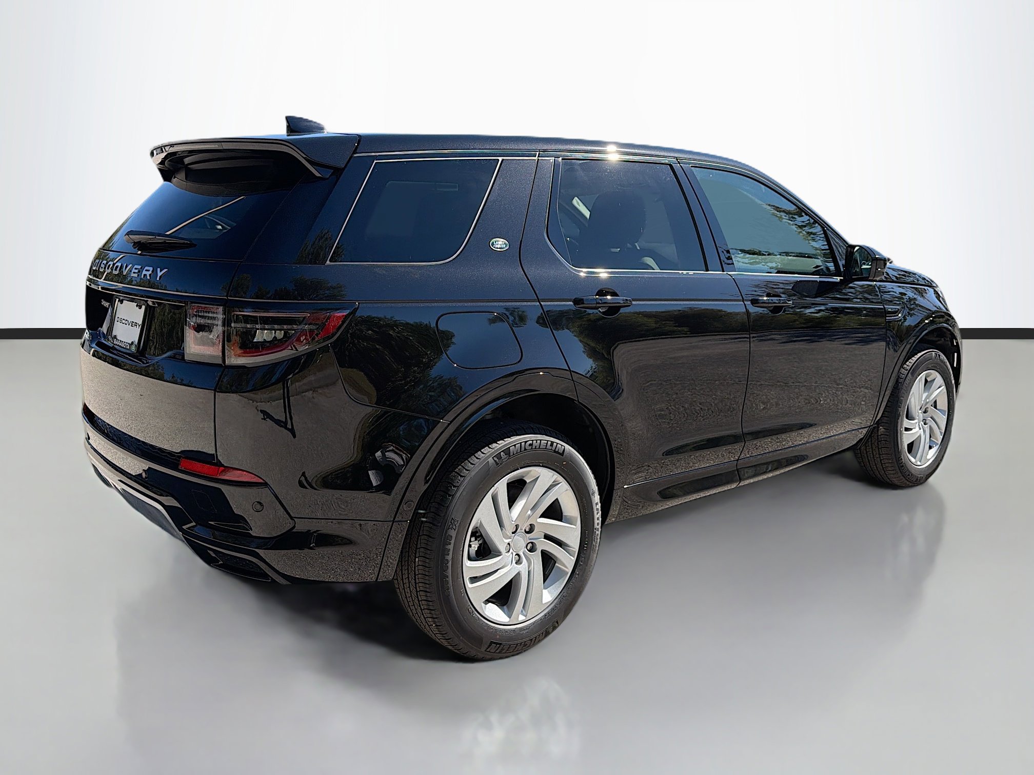 2025 Land Rover Discovery Sport S photo 4