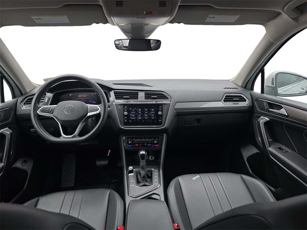 2024 Volkswagen Tiguan SE Wolfsburg Edition photo 2
