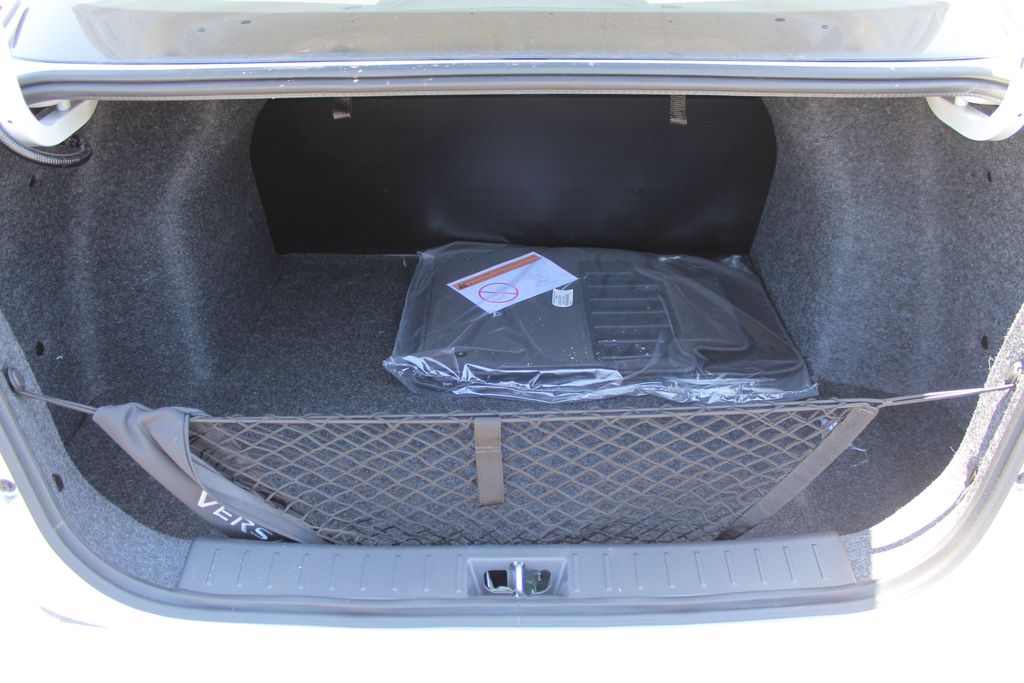 2025 Nissan Versa 1.6 S photo 20