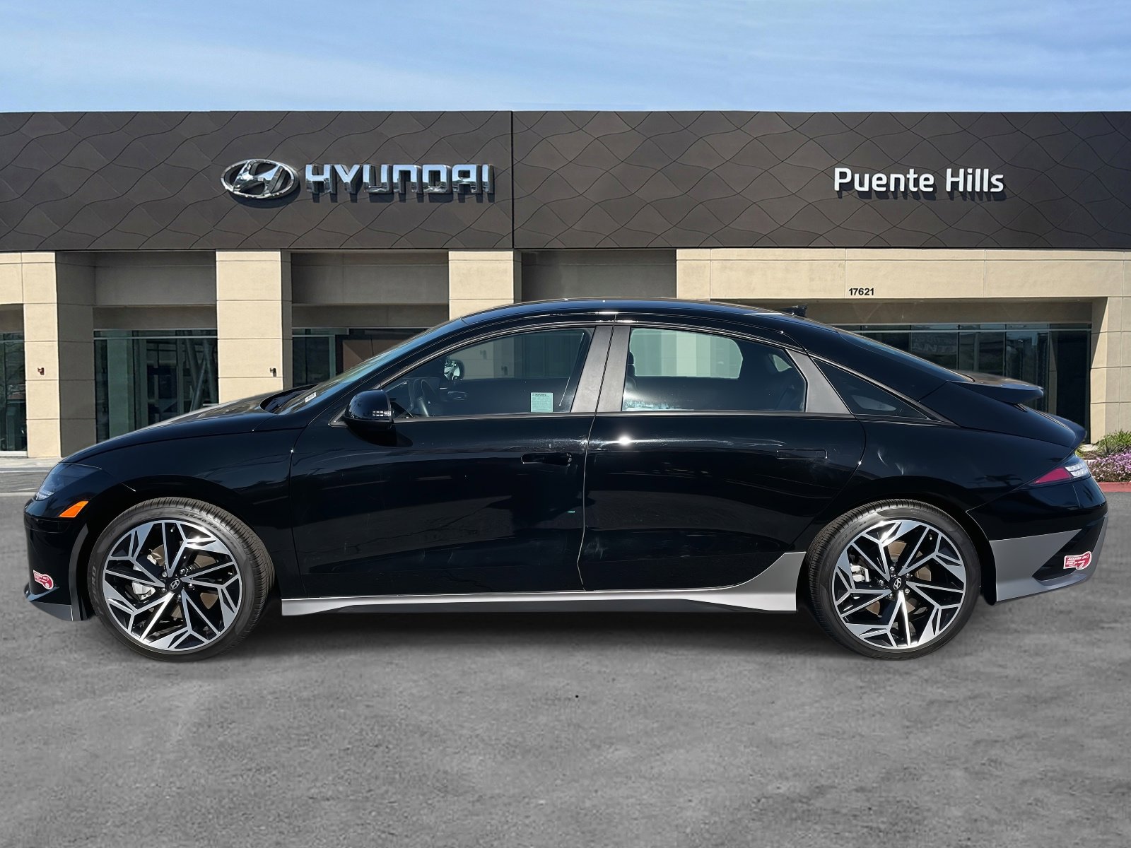 2024 Hyundai Ioniq 6 SEL photo 3