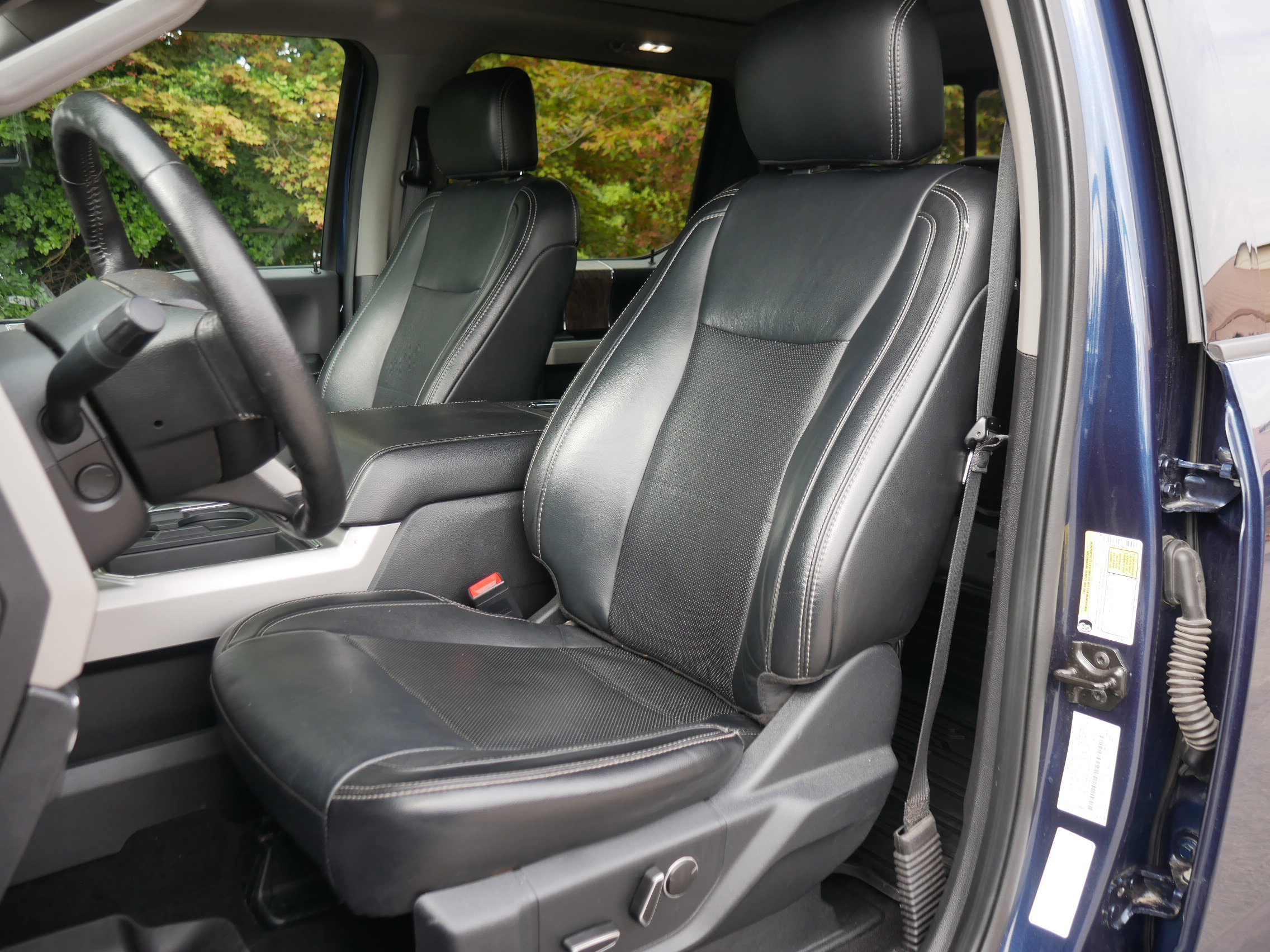 2019 Ford F-350 Lariat photo 32