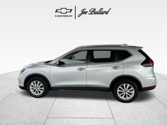 2018 Nissan Rogue SV photo 4