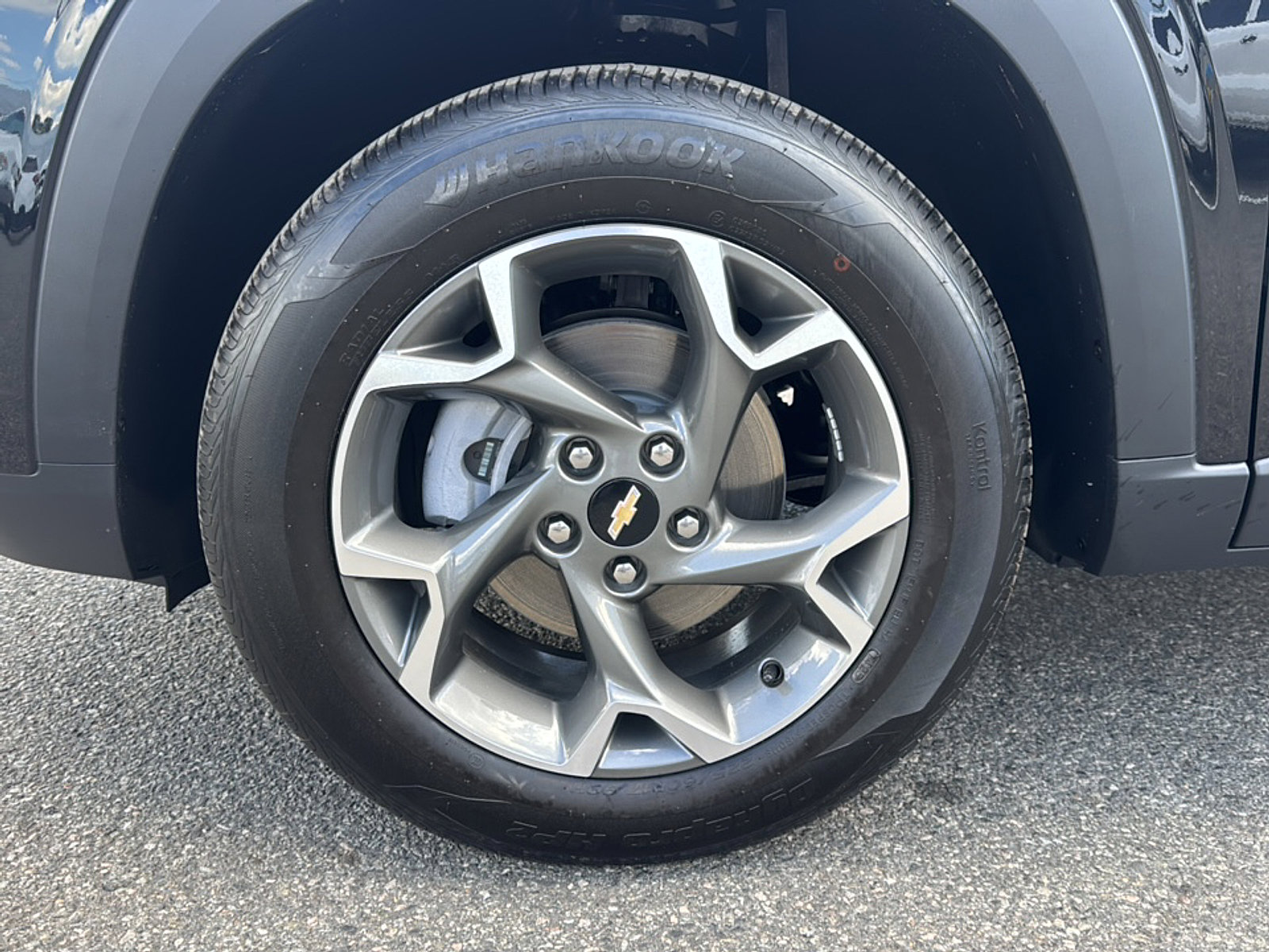 2025 Chevrolet Trax LT photo 12