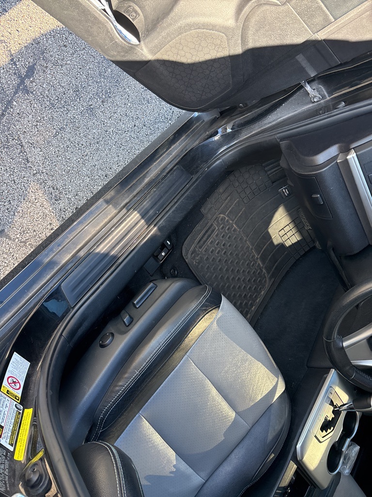 2012 Toyota Camry SE photo 4