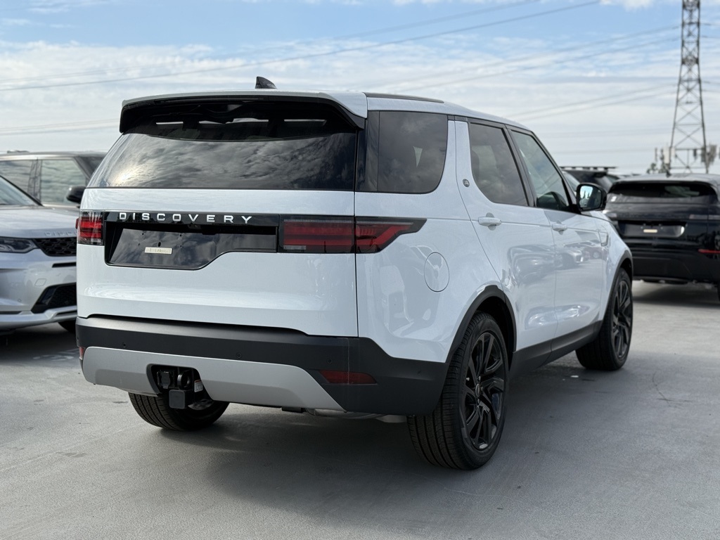 2025 Land Rover Discovery S photo 4
