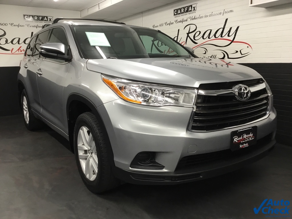 2016 Toyota Highlander LE photo 3