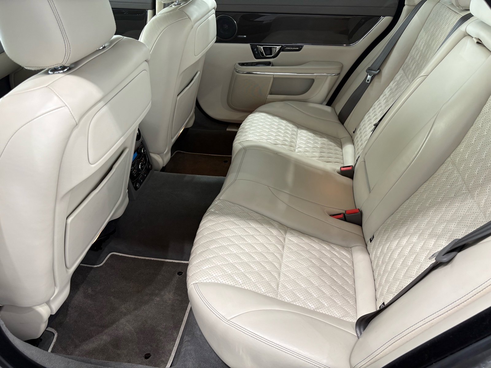 2017 Jaguar XJ L Supercharged photo 12
