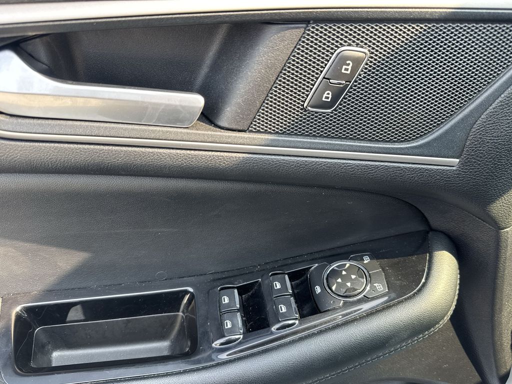 2020 Ford Edge SEL photo 14