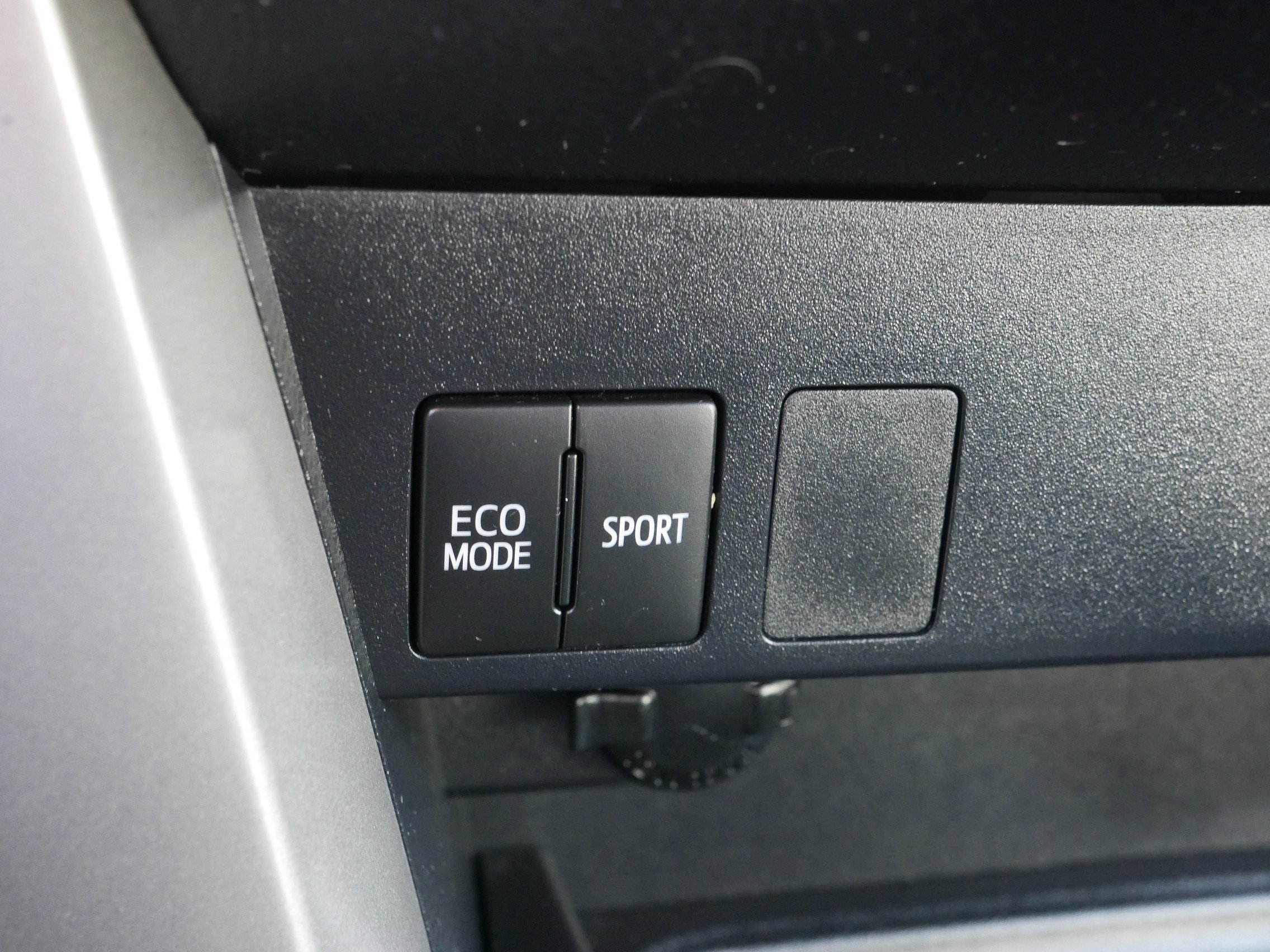 2016 Toyota RAV4 LE photo 25