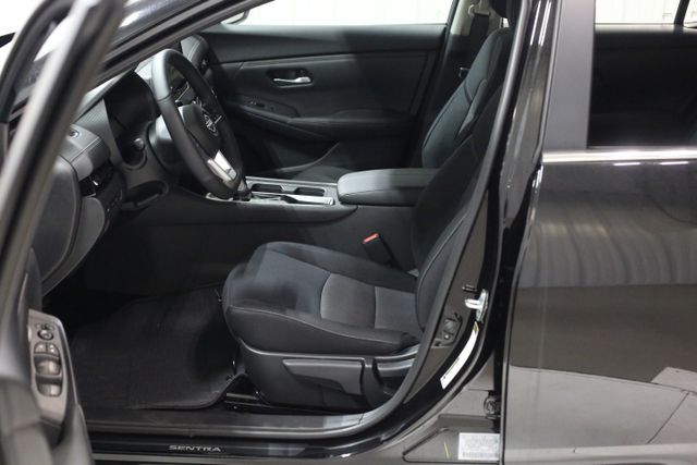 2025 Nissan Sentra SV photo 7