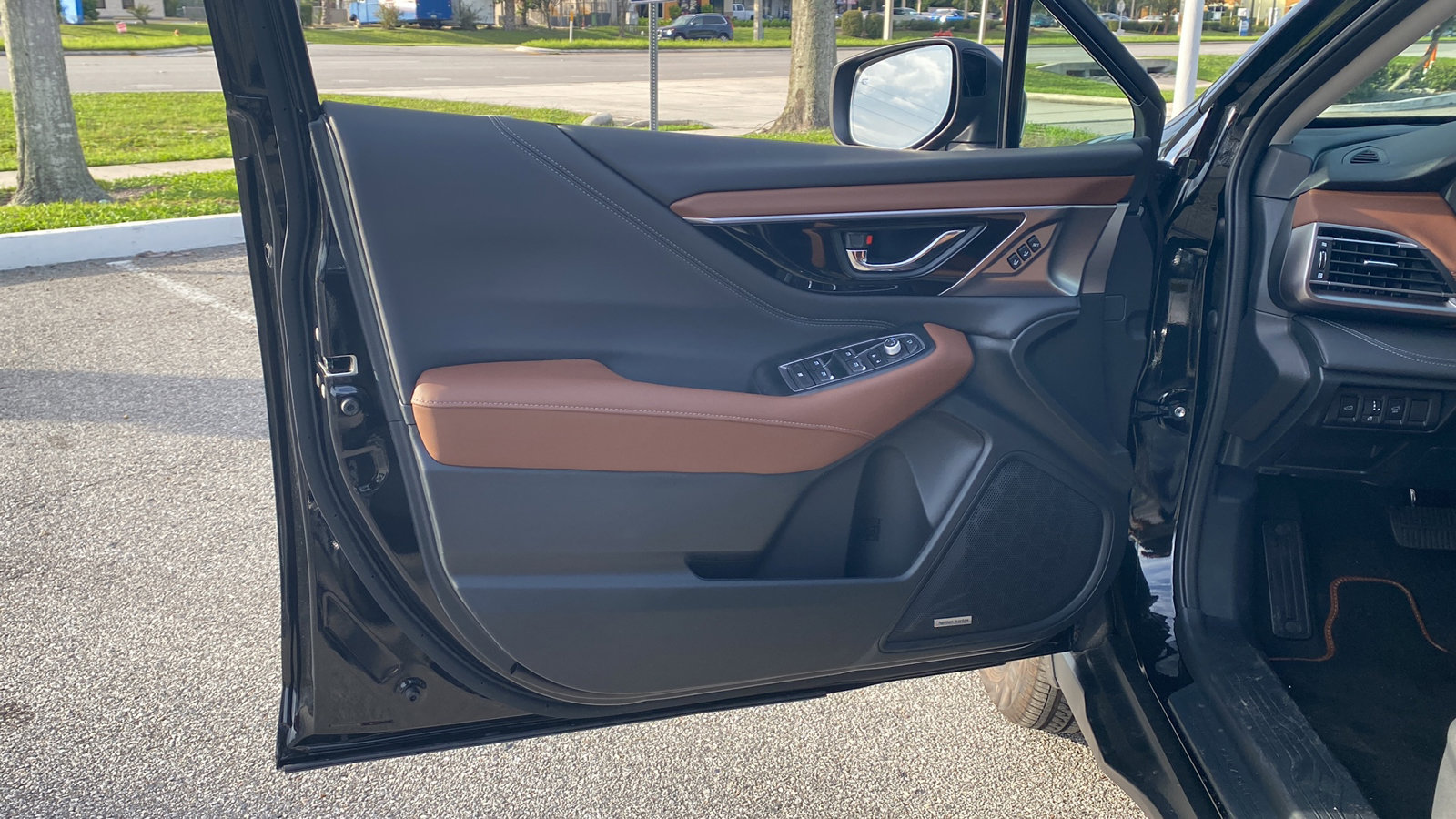 2025 Subaru Outback Touring photo 8