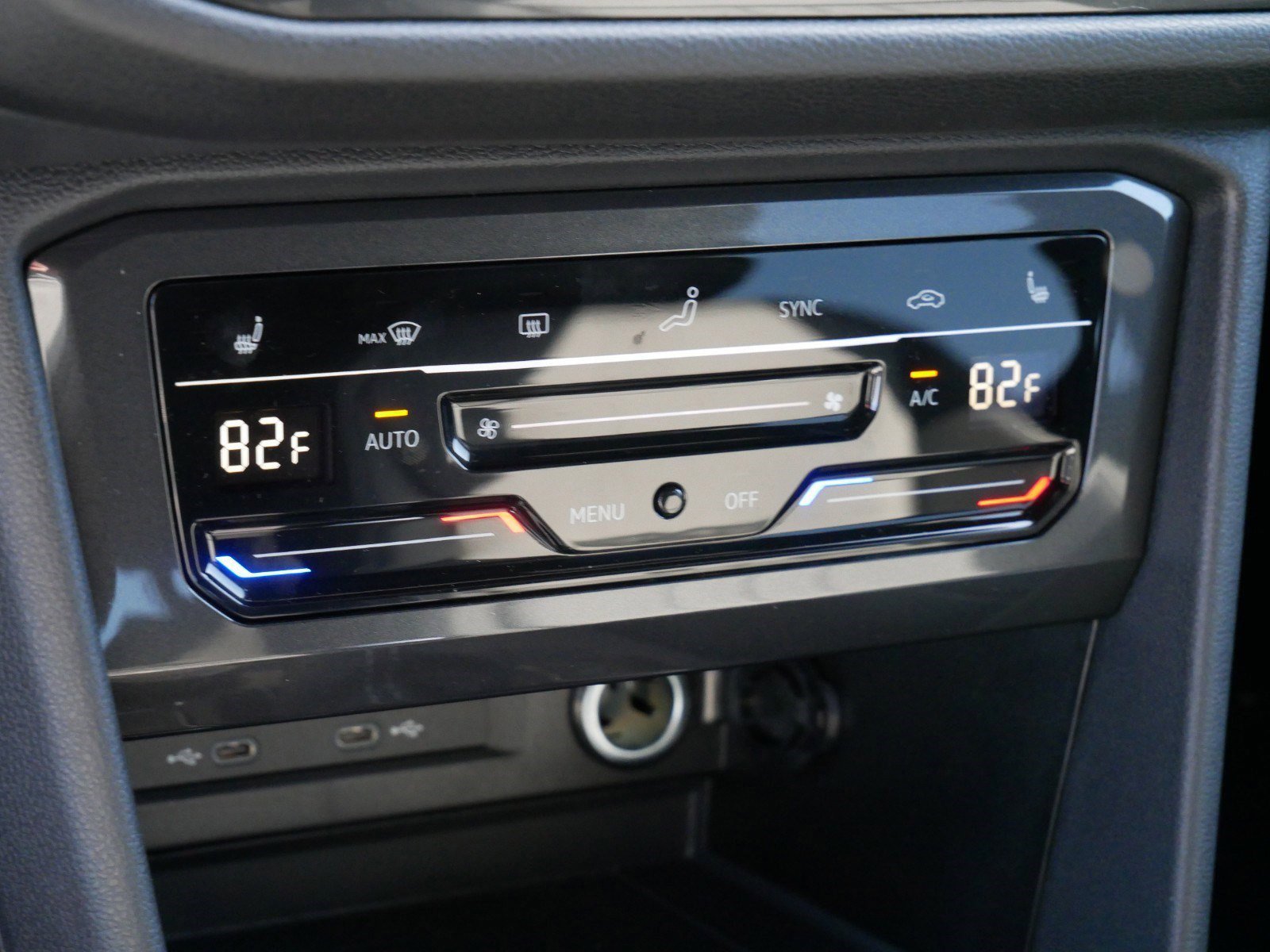 2024 Volkswagen Tiguan SE R-Line photo 6