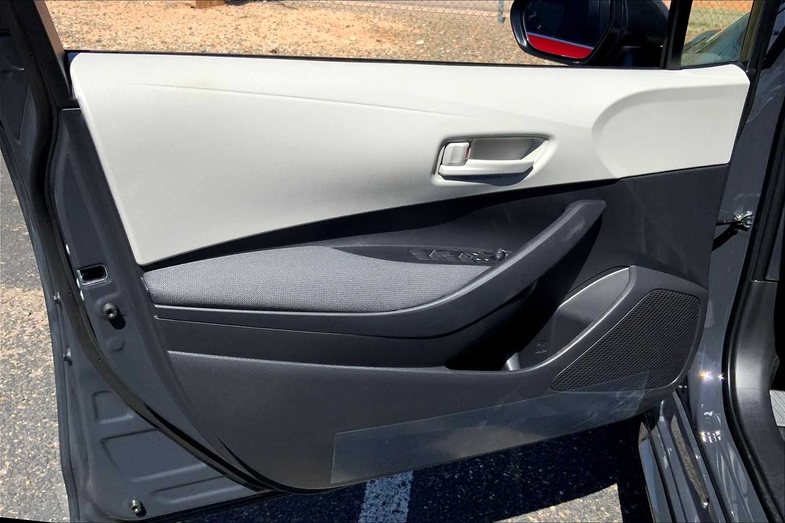 2025 Toyota Corolla Hybrid LE photo 17