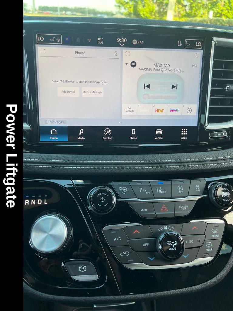 2025 Chrysler Pacifica photo 12