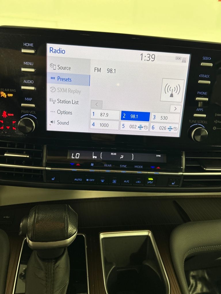 2021 Toyota Sienna XLE photo 27