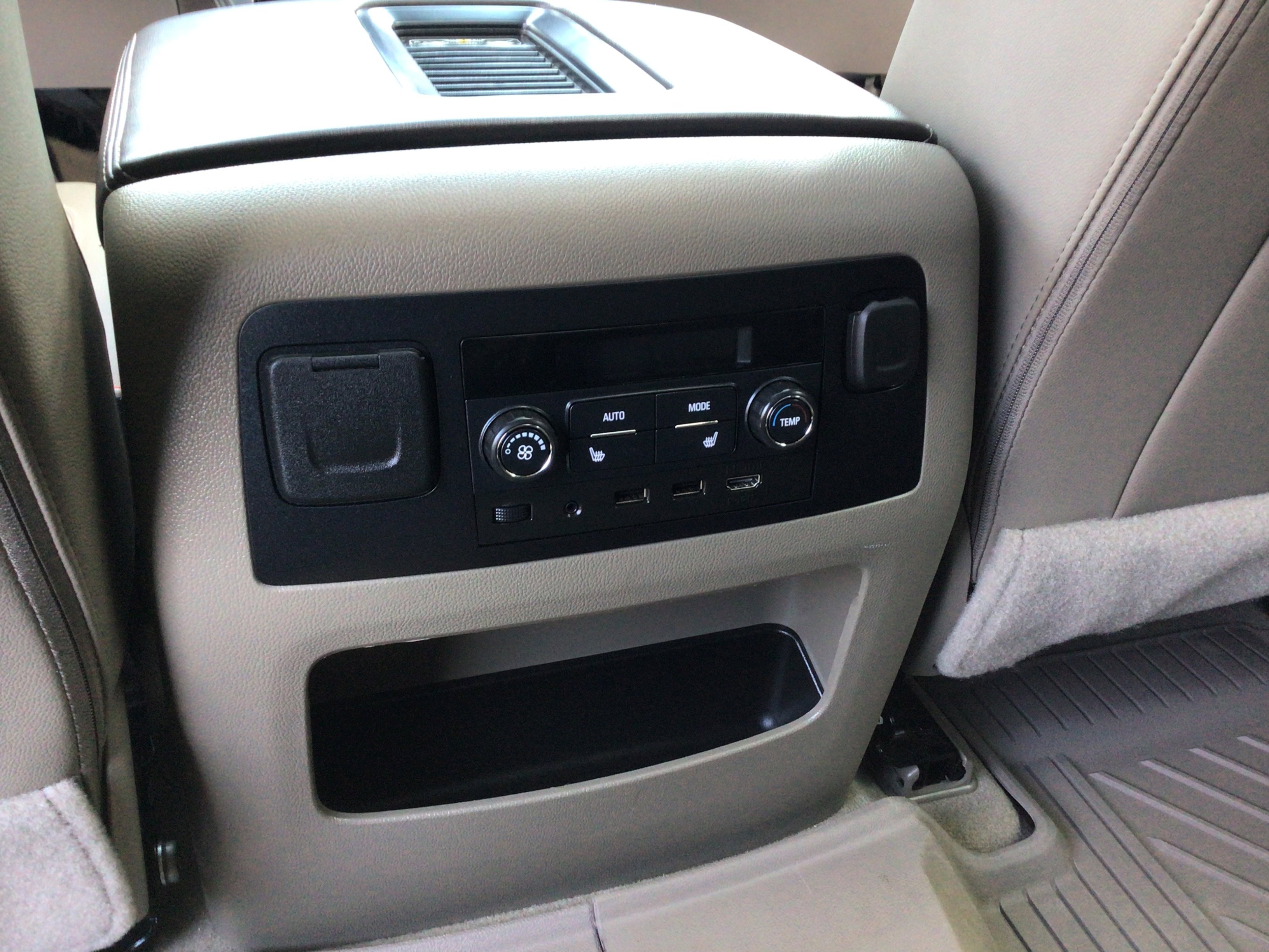 2018 Chevrolet Tahoe Premier photo 10