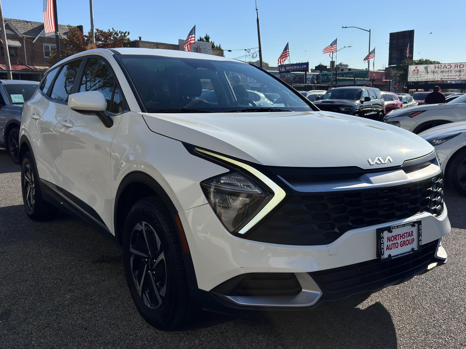 2023 Kia Sportage Hybrid LX photo 2