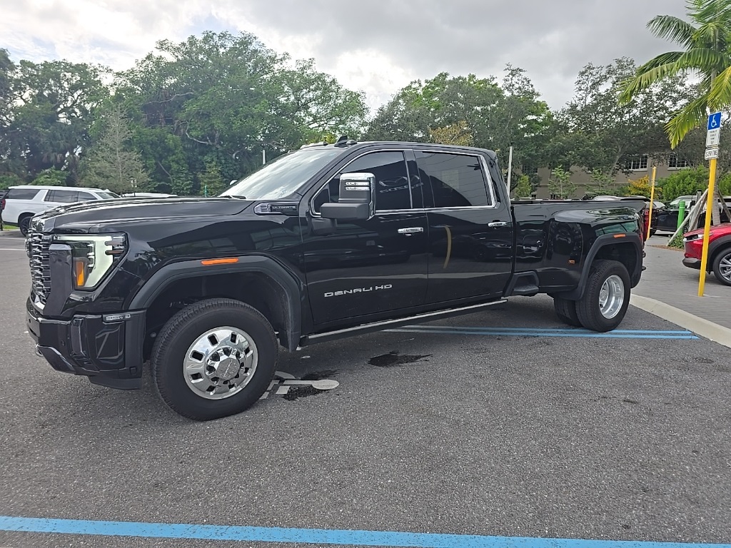 2024 Gmc Sierra HD Denali Ultimate photo 2