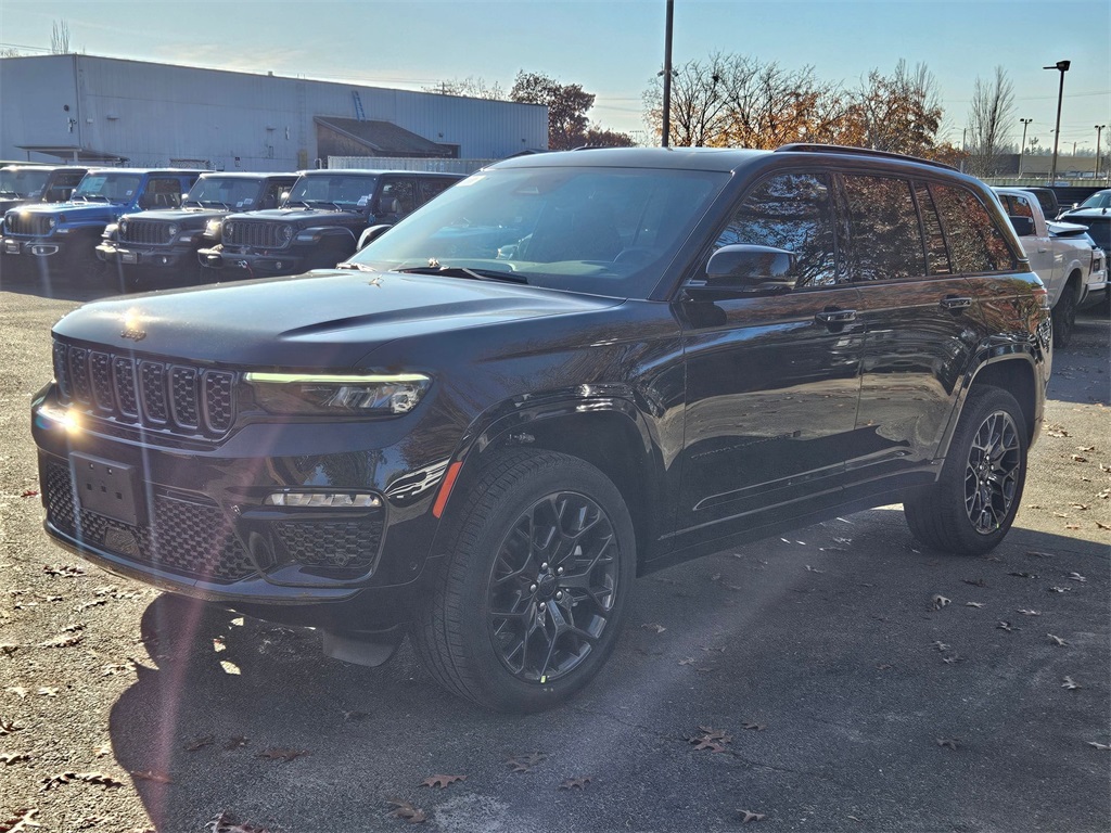 2025 Jeep Grand Cherokee Summit photo 2