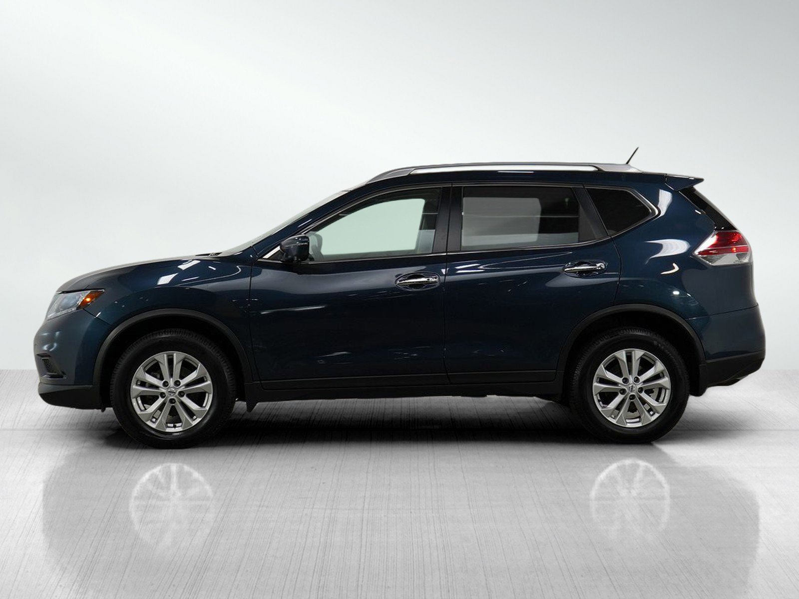 Used 2016 Nissan Rogue SV with VIN KNMAT2MV4GP664624 for sale in Bloomington, Minnesota