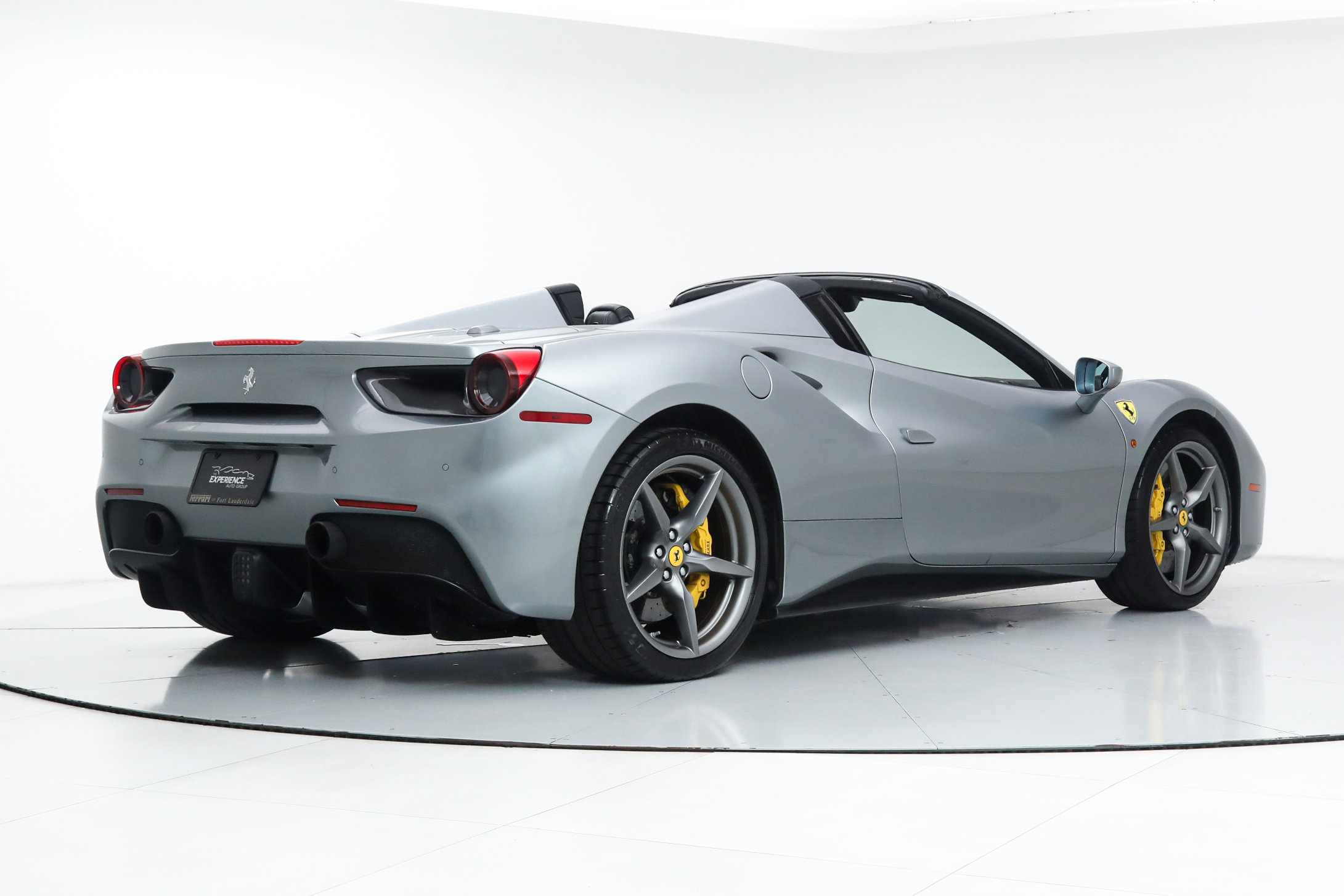 2018 Ferrari 488 Spider photo 2