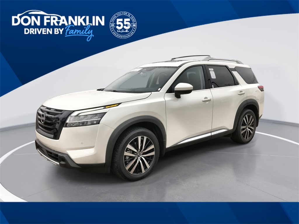 2023 Nissan Pathfinder Platinum's photo