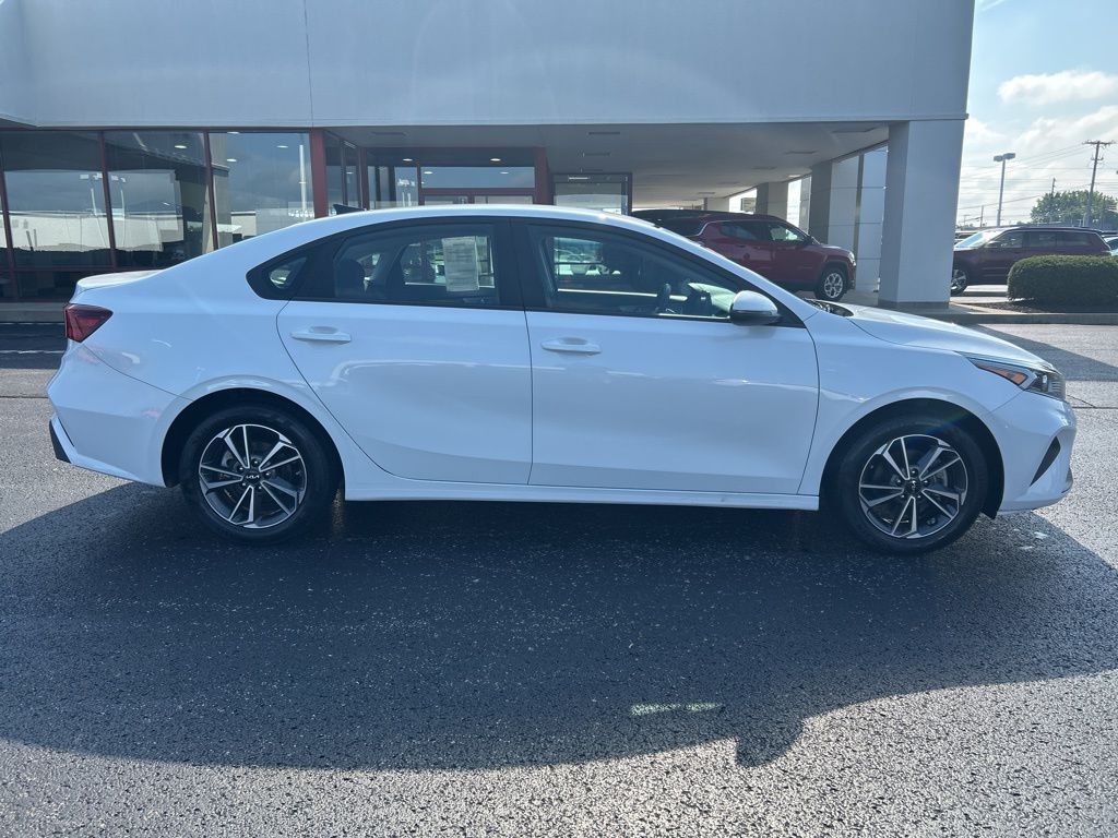 2023 Kia Forte LXS photo 5