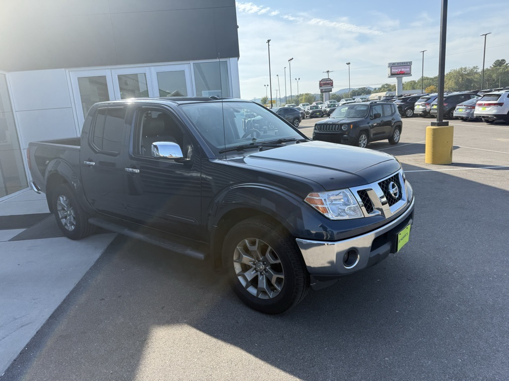 2019 Nissan Frontier SL photo 3