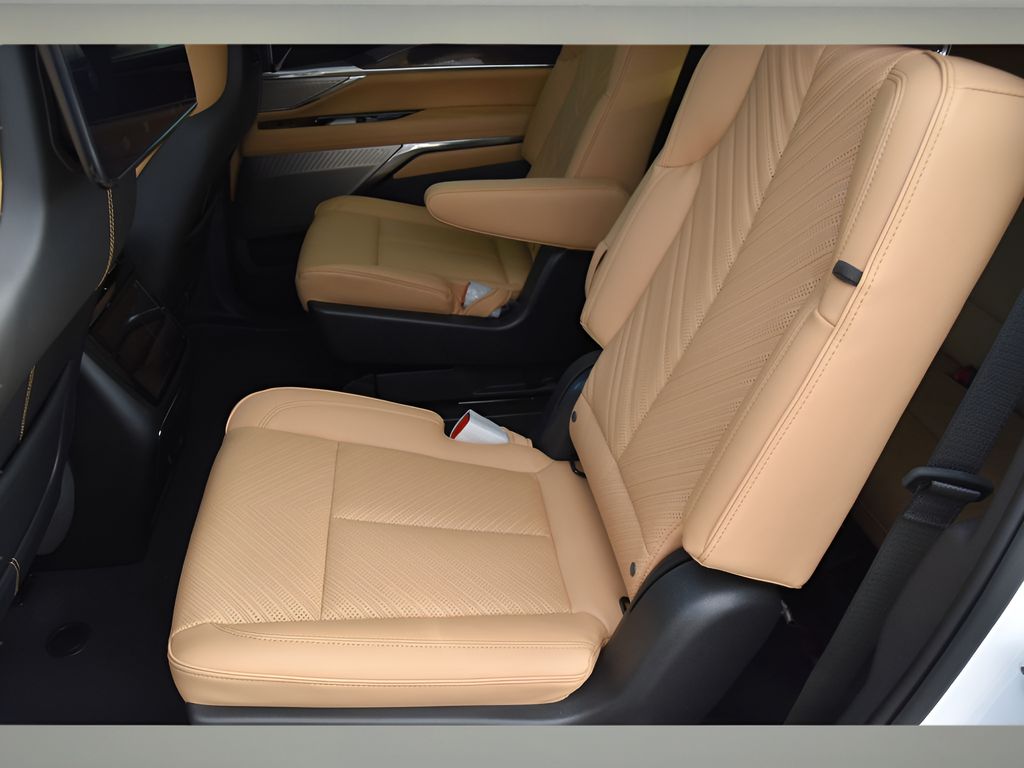 2025 Cadillac Escalade IQ Luxury photo 14