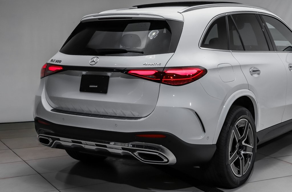 2026 Mercedes Benz GLC 300 4MATIC photo 3